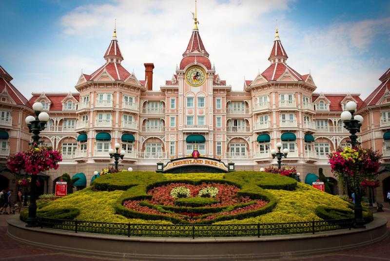 Featured image of post Malgré ses 25 ans, Disneyland Paris reste un mastodonte dans le tourisme français