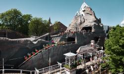 Featured image of post Rutschebanen : Histoire d'une montagne russe centenaire